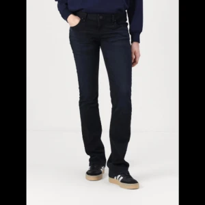 LTB jeans - Snygga LTB jeans i modellen valerie i en mörkblå färg, priset kan diskuteras 💓