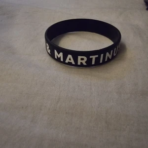 MARCUS OCH MARTINUS ARMBAND - Byter ett Marcus och martinus armband mot en annan färg. Helst inte svart eller vit. Skriv till mig om du skulle va intresserad av o byta🙏