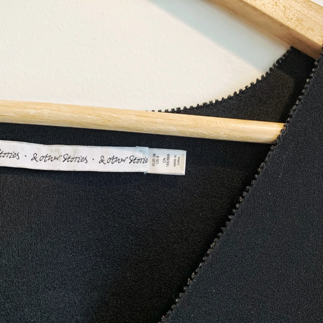 Svart topp från & Other Stories - 3