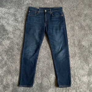 Levi’s jeans - Säljer ett par snygga jeans från Levi’s, modell 502. Slim fit, 31/30. Hör gärna av er vid frågor & funderingar!