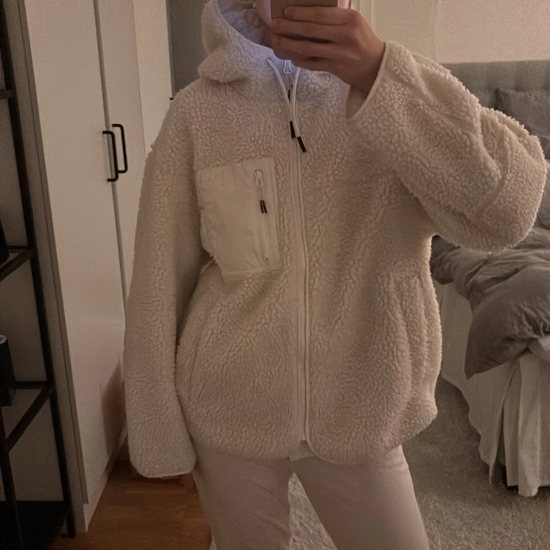 Vit teddyjacka med huva