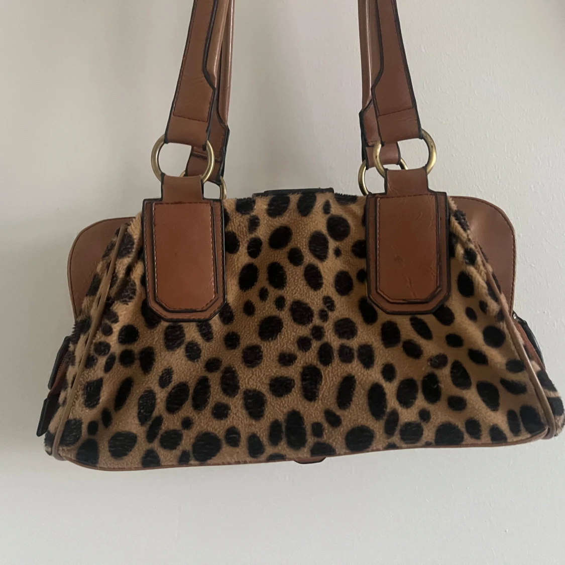 Leopardmönstrad handväska från Prada - 1