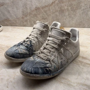 Maison margiela skor - Feta Maison margiela skor i storlek 41, skulle säga att de även passar 42. Box och dustbags följer med!