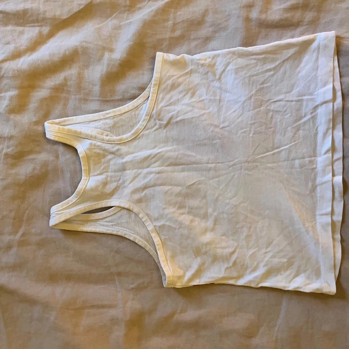 Vit linne med rosa blommor  - 2