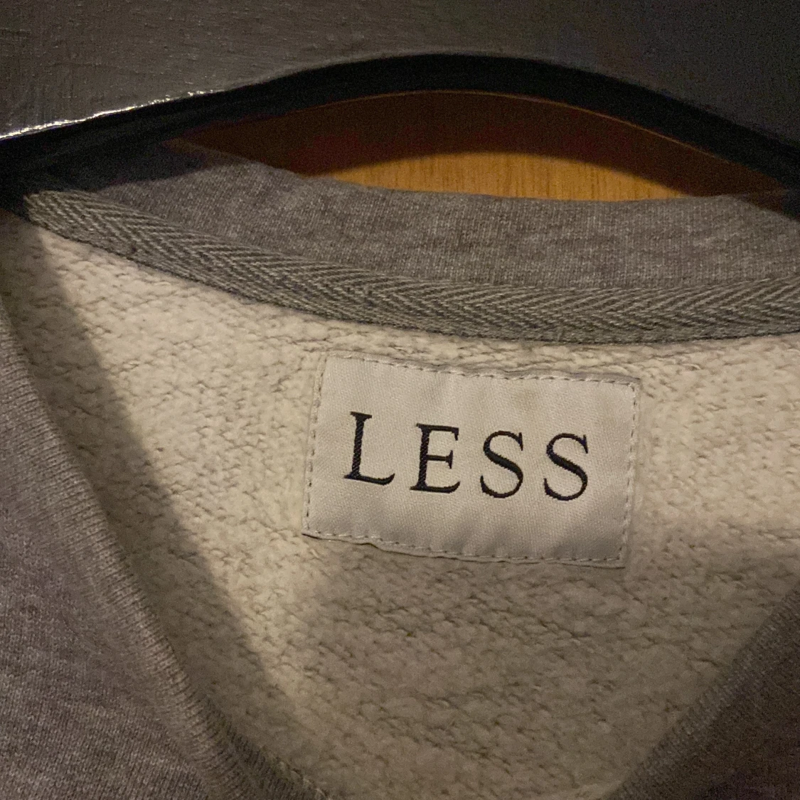 Grå sweatshirt från LESS STHLM - 91