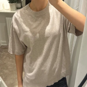 Stickad T-shirt  - Snygg stickad beige t-shirt💕