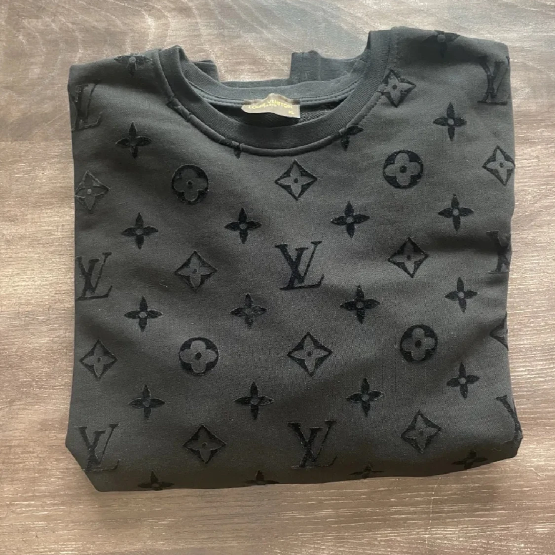 Svart tröja med monogrammönster från Louis Vuitton - 90