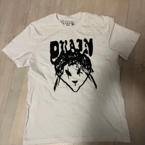 Bladee tshirt  - bladee merch drain alien, pris går att diskutera. Oversized M passsr nog L också 