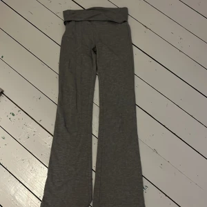 Grå yoga pants från Gina Tricot - Gråa yoga pants från Gina Young 