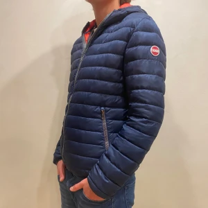 Colmar jacka  - Hej! Säljer nu min jacka från märket Colmar, storlek 44/XS, bra skick modellen är 184cm och väger 70kg . Tveka inte på att höra av dig om du har frågor eller funderingar kring jackan!