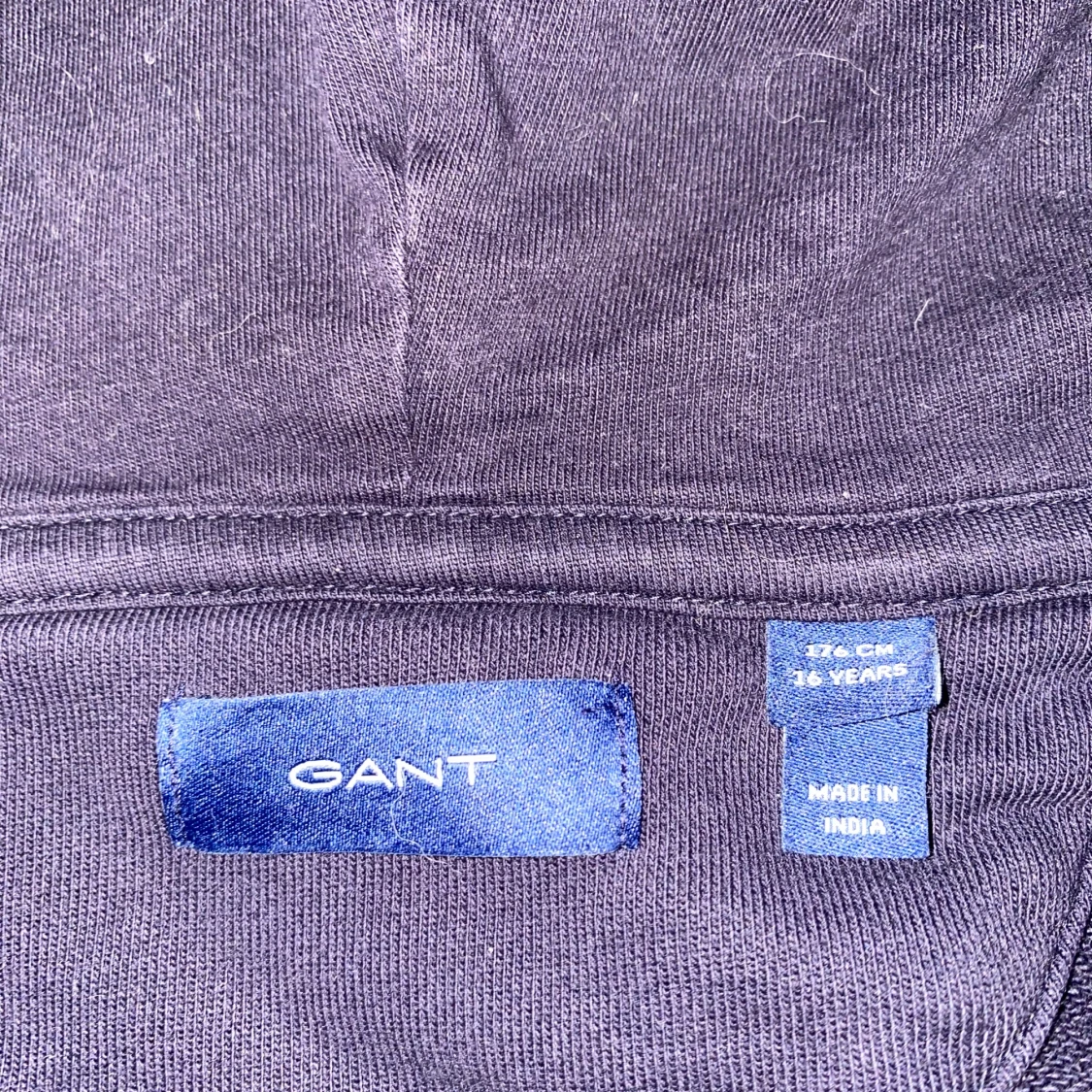 Marinblå hoodie från GANT - 2