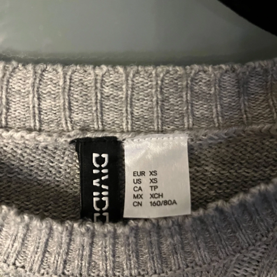 Grå stickad tröja  - 2