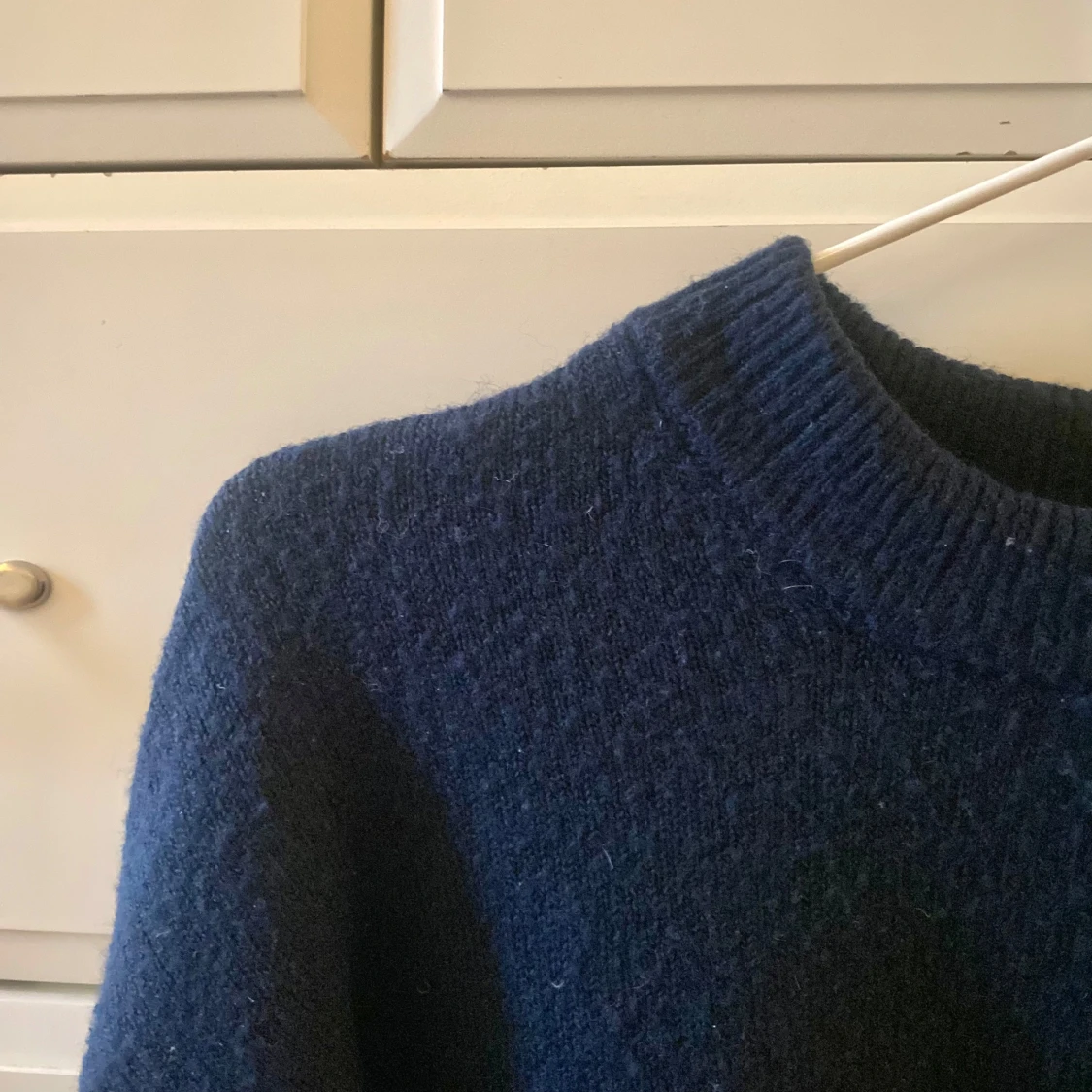 Mörkblå stickad tröja - 91