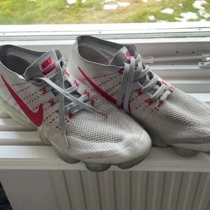 Nike Vapormax  - Ett par riktigt feta vapormax i fint skick mest använts inomhus 