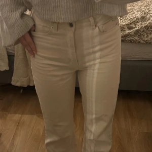 Vita straight jeans - Används inte längre🫶🏼