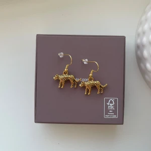 Leopard örhängen  - Helt nya och i rostfritt stål 