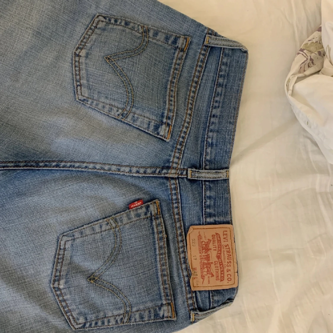 Blå bootcut jeans från Levi's - 91
