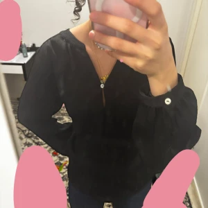Vero moda blus - Jätte fin svart blus inte använd alls hör av er om ni är intresserade
