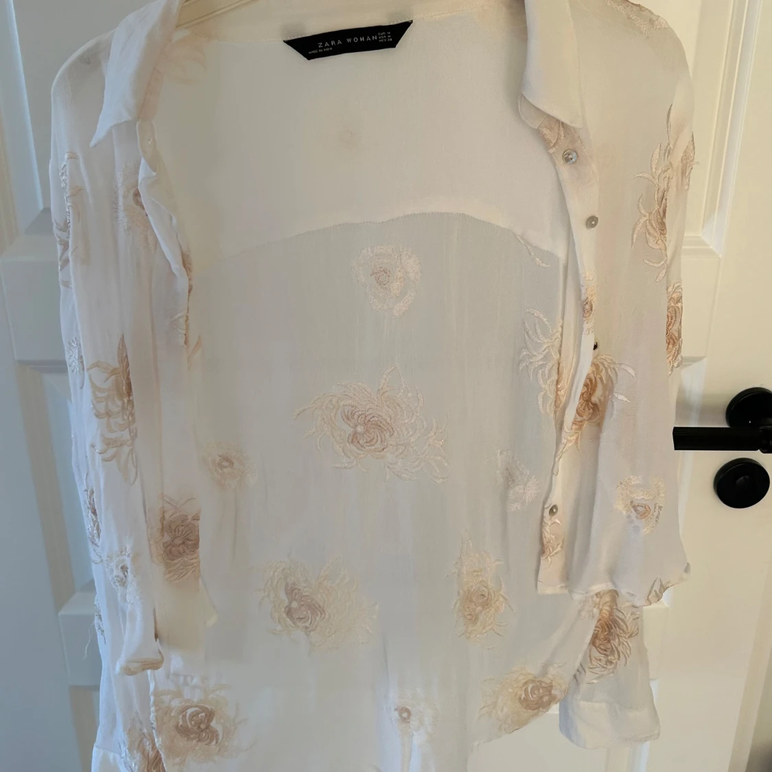 Vit spetsblommig blus från Zara - 90