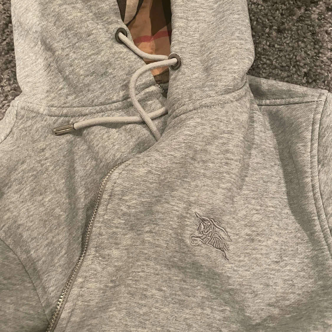 Grå hoodie från Burberry - 91