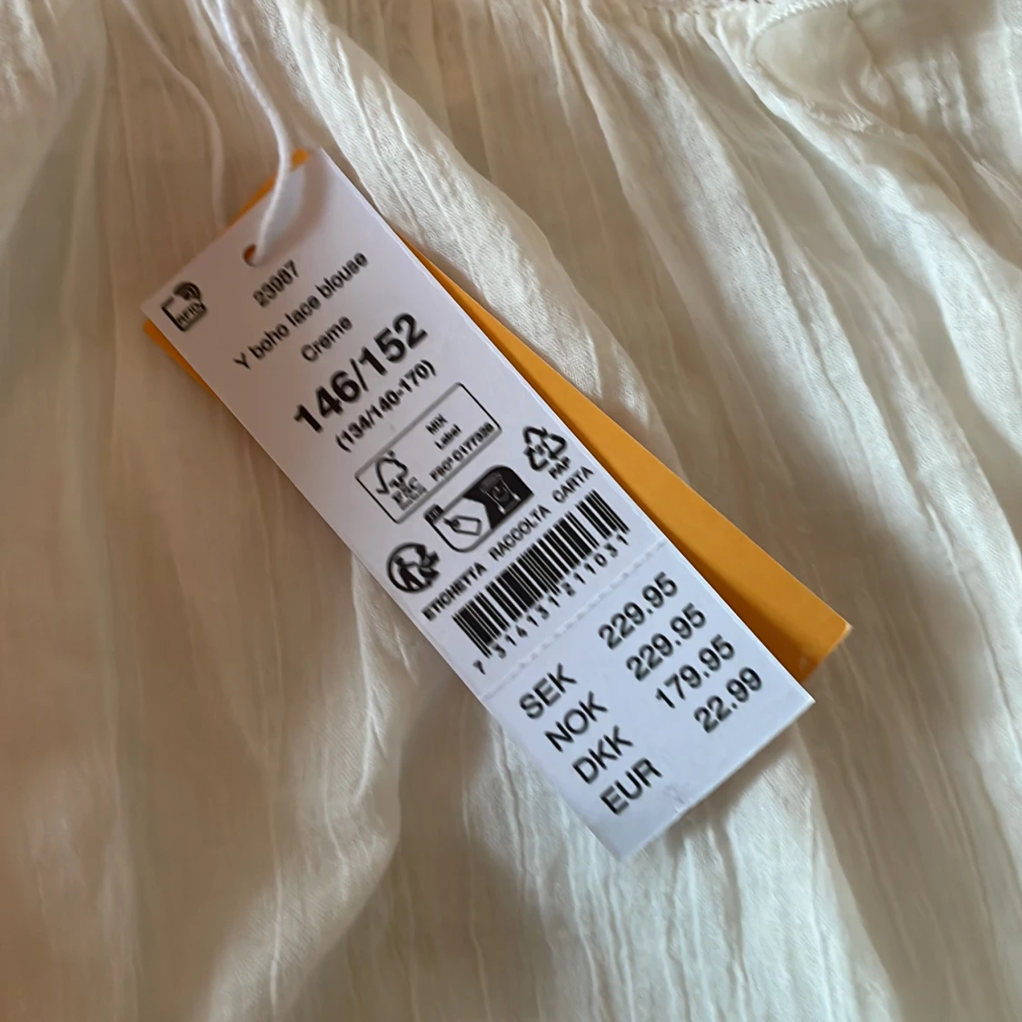 Blus från ginatricot  - 90