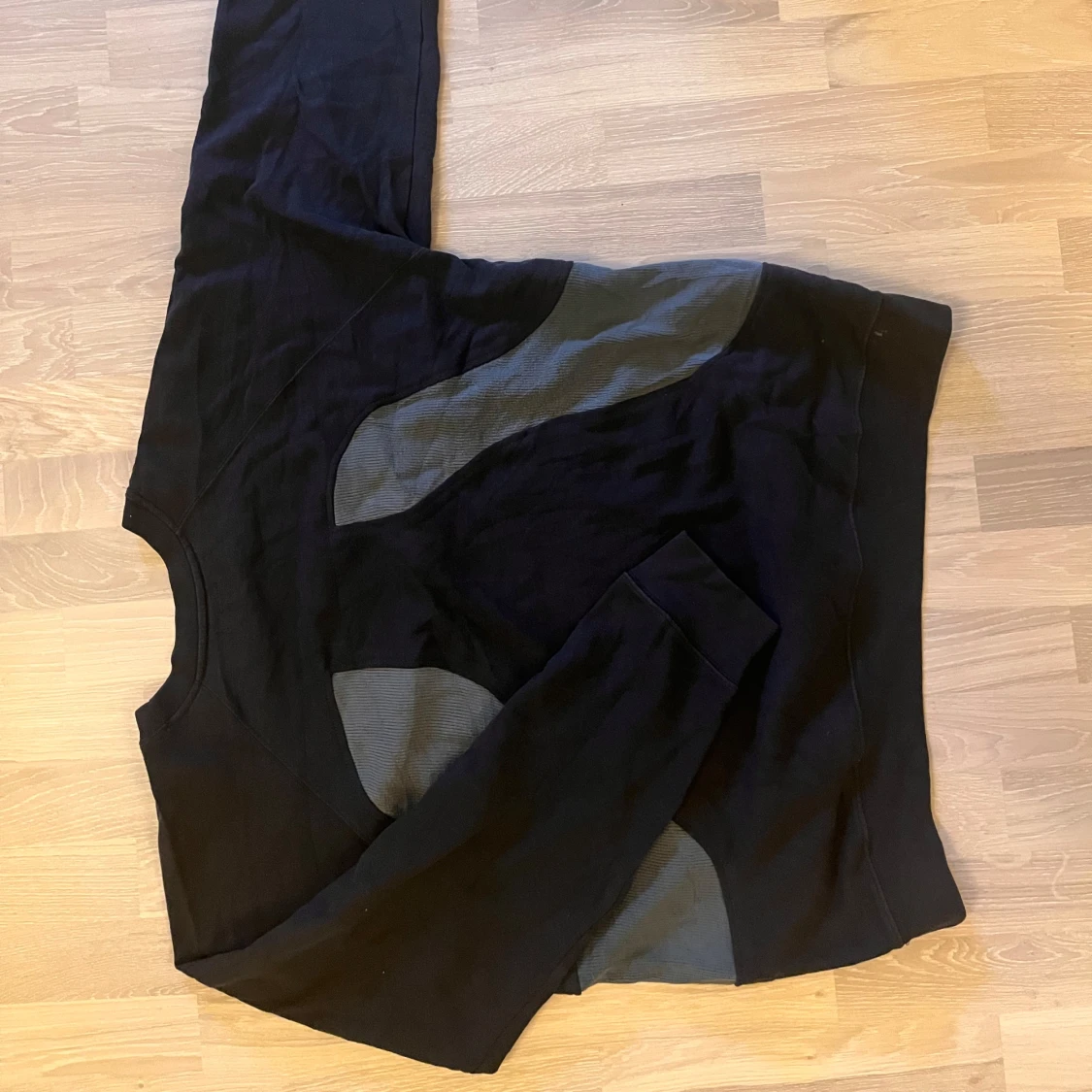 REWORK- GANT Svart tröja från Gant med grå detaljer - 91