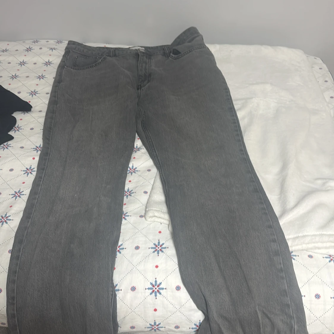 Grå flared jeans från Perfect Jeans