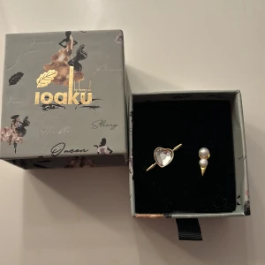 Guldörhängen med hjärta och pärla❤️ - Super fina örhängen! Buda för båda eller bara ett! BUDA!!!