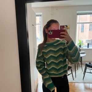 Stickad tröja MANGO - Flerfärgad stickad tröja från mango🌟