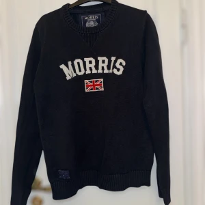Morris stikad - Mörkblå stickad morris tröja i bra kondition perfekt inför vintern. 