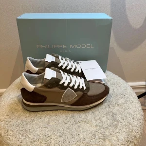 Sneakers från Philippe Model - (Skick 10/10)              (Ny pris: 3200)                  (Mitt pris:(1800) ALLT OG FÖLJER MED 😁                  