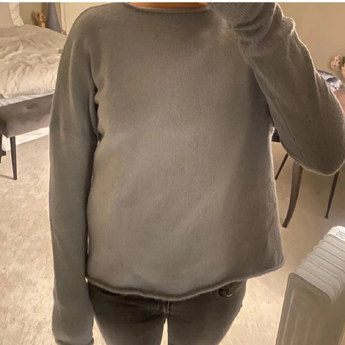 Grå stickad tröja