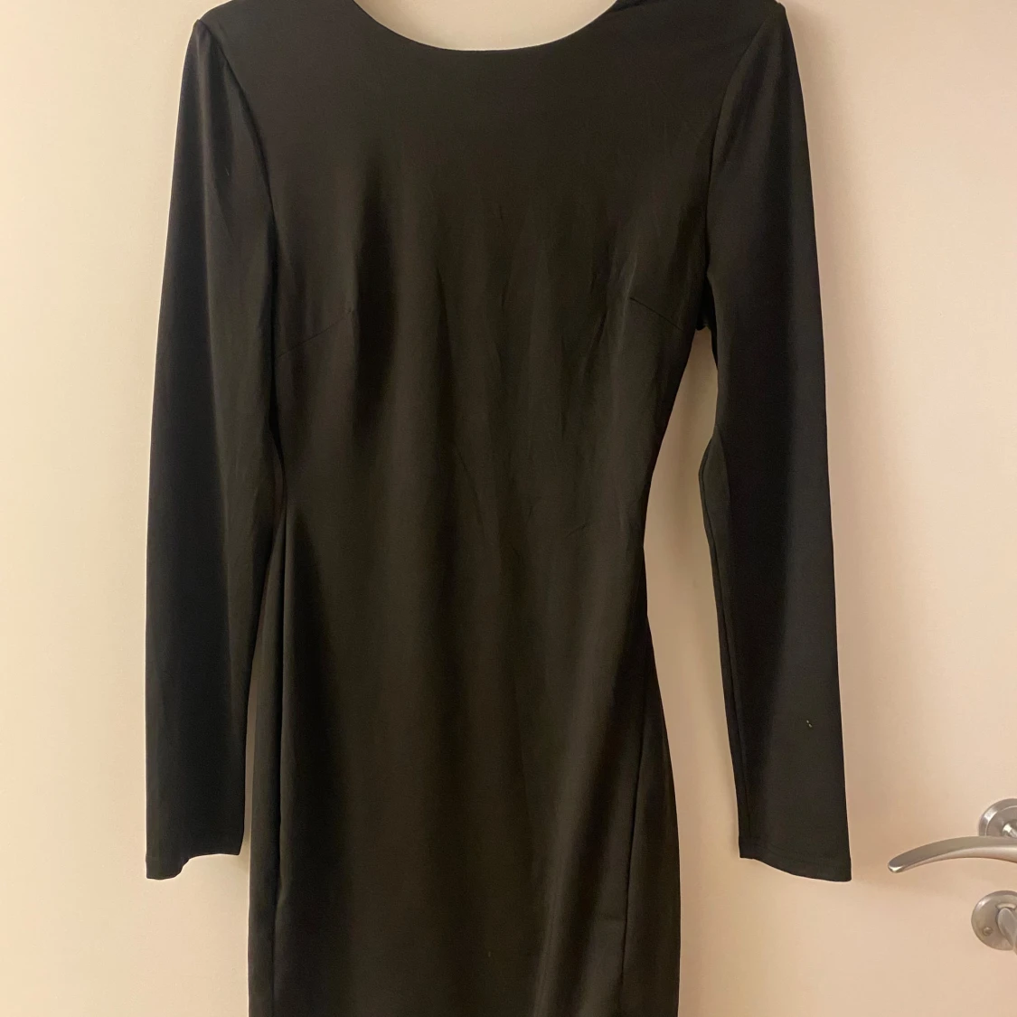 Svart klänning med snörning - 90