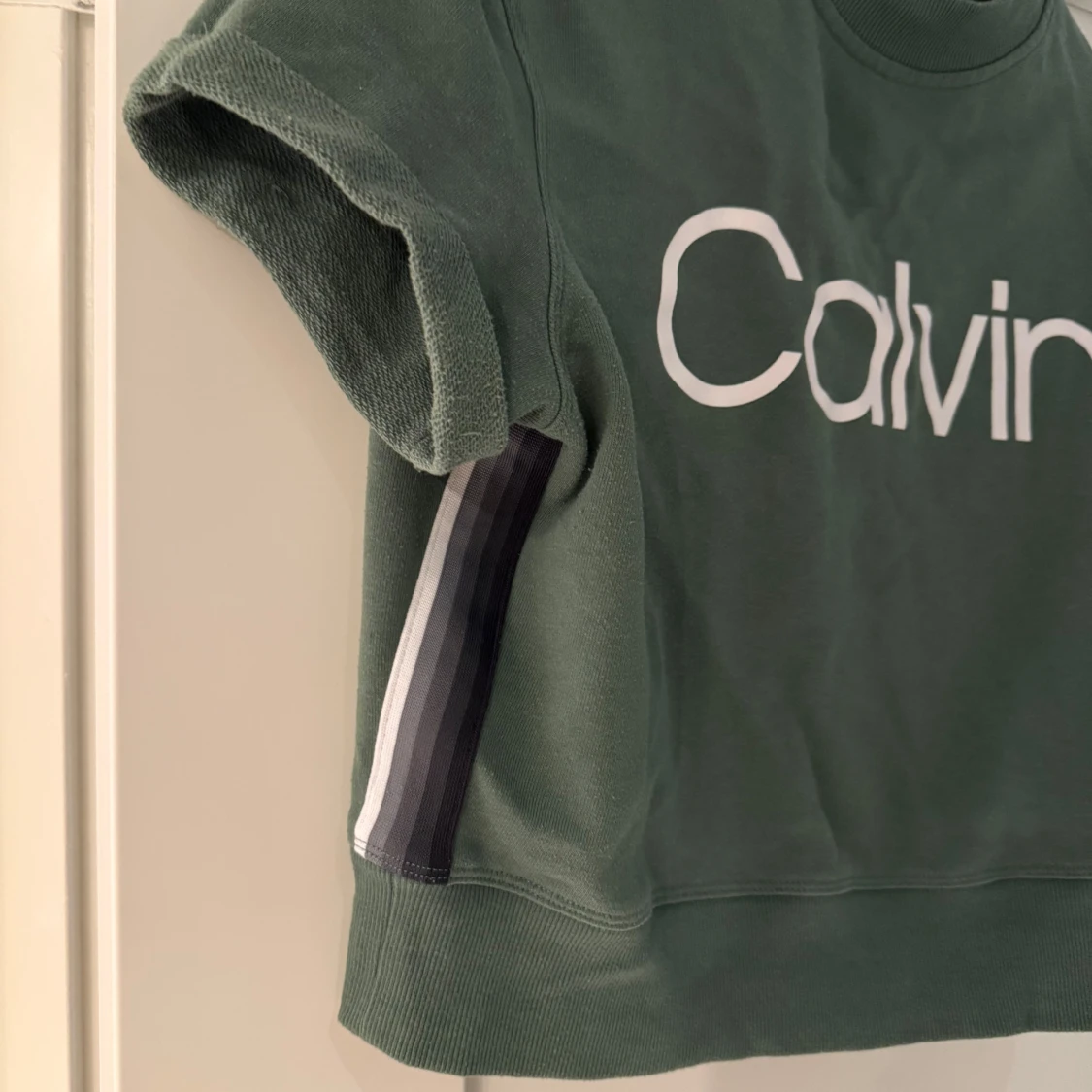 Grön kortärmad tröja från Calvin Klein - 92