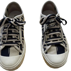 Domino  sneakers från Fendi - Supersnygga Fendi sneakers, original pris ca 8000