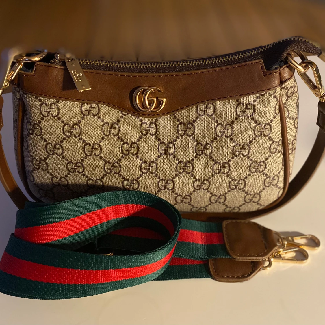 Beige och brun axelväska 