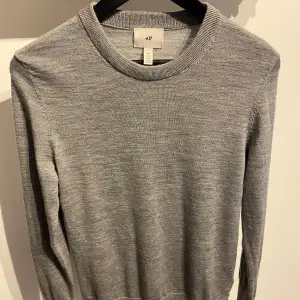Tja! Säljer nu min merinoull tröja från H&M. Skick 10/10 (Knappt använd) Nypris 599