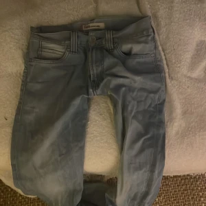 levi’s jeans  - säljer mina levis jeans köpta i köpenhamn för 600kr🥰 dem är bootcut, lågmidjade och super snygga😍