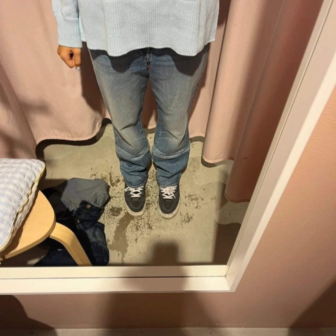 Blå jeans med unik design