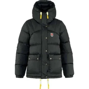 Fjällräven Expedition Down Lite Jacket Dam - INTRESSEKOLL !! Supersnygg och elegant fjällräven jacka !! Supersnygg och extremt varm nu inför vintern. Nypris :6999kr ! Har två defekter, som syns på andra bilden men inget man märkerboch som går att fixa. Jackan är lite smutsig men som går att ta bort och tvätta. ❣️❣️I storlek L men passar mig som oftast när S-M 