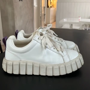 Eytys Odessa - Säljer mina eytys som köptes förra sommaren!Finns lite små defekter i lädret och inne i skon. Tjockare skosnören kommer med på köpet. Pris kan diskuteras❣️Nypris: 2200