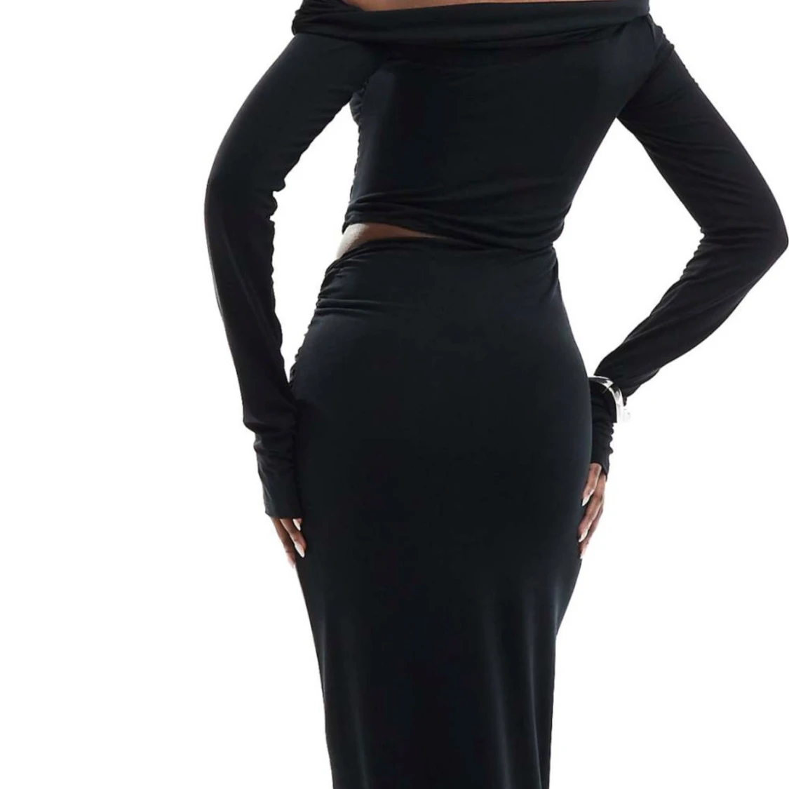 Svart långklänning med drapering - 90