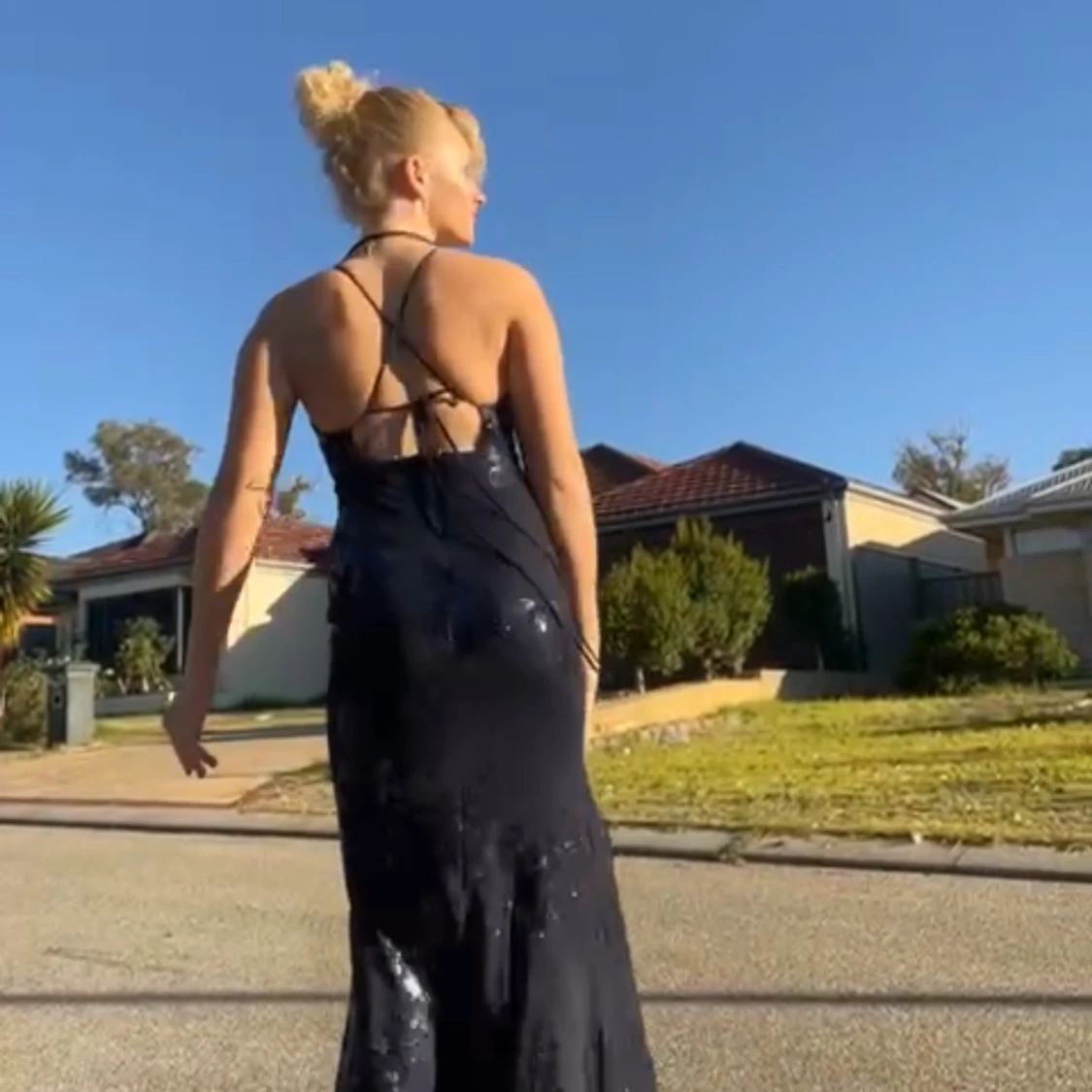 Blå glittrig långklänning - 91