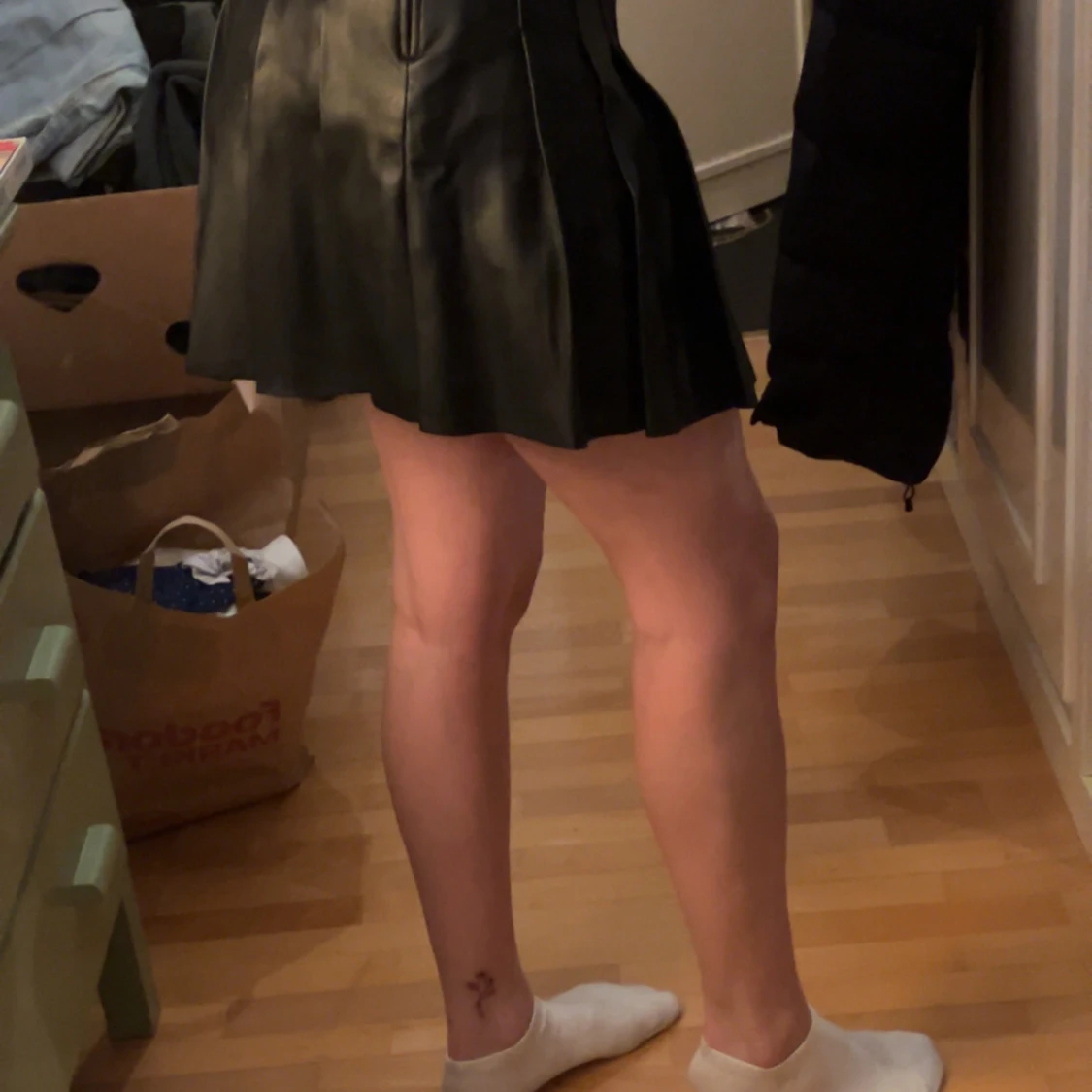 Svart plisserad kjol från Hollister