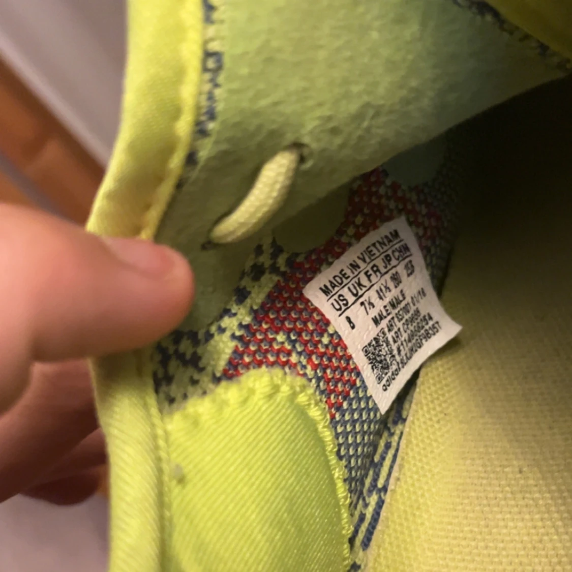 Adidas Yeezy Boost 350 V2 i gul och grön - 91