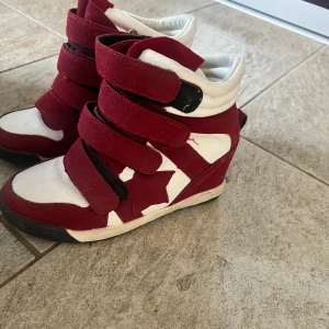 Isabel marant skor - Jätte snygga skor som liknar Isabel Marant, jätte fint skick nästan aldrig använda💕