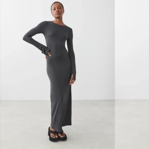 Ginatricot jersey klänning - Helt slutsåld jersey klänning från GinaTricot. Nypris 450:-. Endast använd 1 gång. 