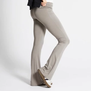 Helt nya yogapants 🩷🩷 - Helt nya yogapants från Lager157😍😍 Beiga! Helt oanvända, endast provade!! Bild 1&2 är lånade från lager157 hemsida. 