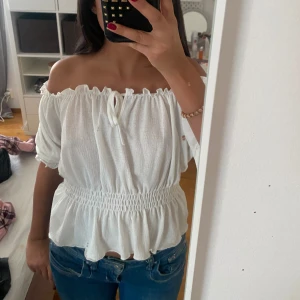 Off shoulder topp - Topp från Gina tricot i storlek S
