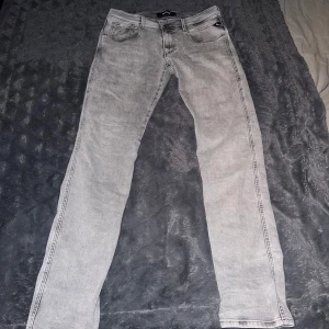 Replay Anbass HyperFlex s - Replay anbass hyperflex i storlek 32-32 inget fel på dom 